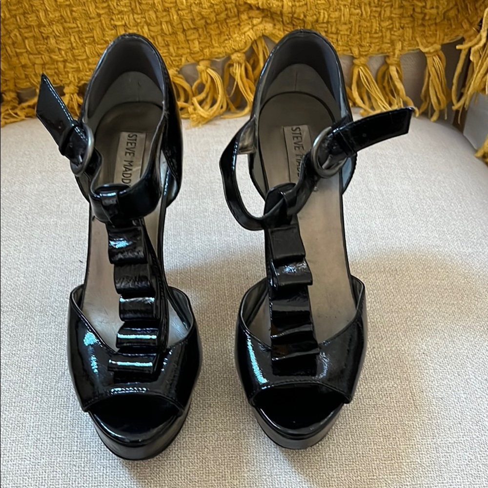 Steve Madden Ruffled T-Strap Black Patent Heels, Size 7.5